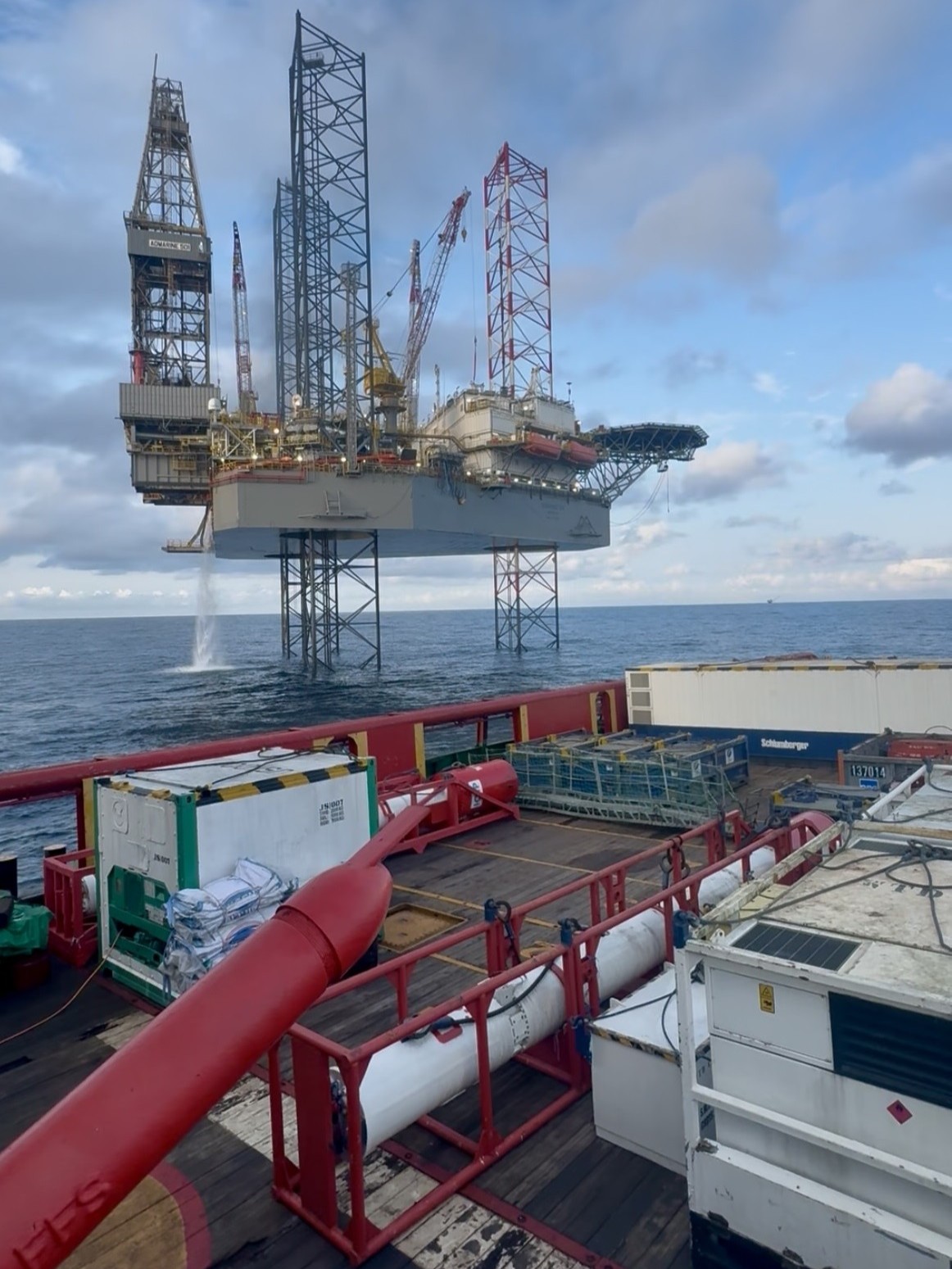 PILING OPERATIONS USING OUR HAMMERS WITH A RIG OFFSHORE